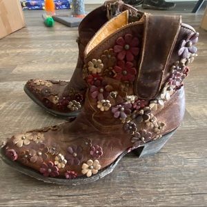 Old Gringo Hippy Dance Chick Boots Daisies